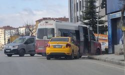 Eskişehir'de kaza: Taksi ve dolmuş çarpıştı