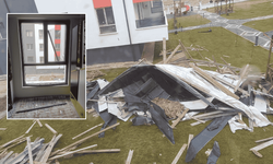Eskişehir'de rüzgarda uçan çatı evin içine girdi!