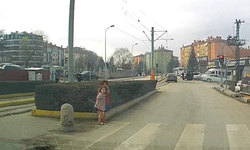 Eskişehir'de yürek burkan görüntü: Buz gibi havada dilendiler