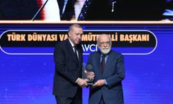 Nabi Avcı, Kültür ve Turizm Bakanlığı Özel Ödülünü Cumhurbaşkanı Erdoğan'ın elinden aldı
