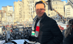 Nebi Hatipoğlu Filistin'e destek için Galata Köprüsü'nde