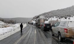 Eskişehir'de arıza yapan araç trafiği felç etti