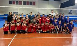 Voleybol Küçük Erkek Müsabakalarında şampiyon belli oldu
