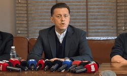 Hatipoğlu: “Maaş ödeyemeyen bir belediye hizmet edebilir mi?”