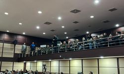 Büyükşehir Meclisi’nde gerginlik: Yeşiltepe mahalle sakinleri isyan etti