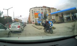 Eskişehir'de motosikletli kurye kural tanımadı: Trafiği tehlikeye attı