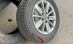 Eskişehir’de kimliği belirsiz şüpheli 2 otomobile zarar verdi