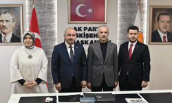 Bakan Uraloğlu'ndan AK Parti Eskişehir İl Başkanlığı'na ziyaret