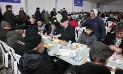 Başkan Kurt, ilk iftarını vatandaşlarla açtı