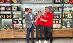 30 yıl sonra bir ilki yaşatmıştı: Hasan Kalın'dan Eskişehirli milli atlete tebrik