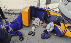 Emek Mahallesi'nde kaza: Kurye yere savruldu, gören yardıma koştu