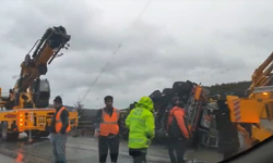 Eskişehir yolunda beton mikseri devrildi!