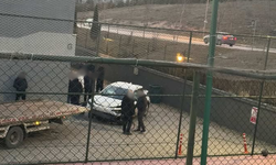 Eskişehir'de kontrolden çıkan otomobil sitenin bahçesine uçtu