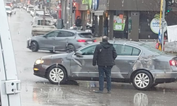 Eskişehir'de otomobil ile beton dökme kamyonu çarpıştı