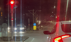 Eskişehir'de trafikte pes dedirten görüntü: Tramvay raylarına girdi...