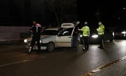 Eskişehir'deki 2 mahallede ekipler gece saatlerinde de sahada