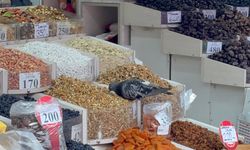 Hamamyolu'nda hijyen tartışması: Kuruyemişlerin üzerine kuşlar kondu