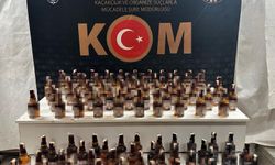 Eskişehir'de polis ekipleri şüphelendi: Araçtan yüzlerce şişe kaçak alkol çıktı