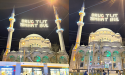 Reşadiye Cami’ye Ramazan mahyası asıldı: "Oruç tut, sıhhat bul"