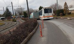 Eskişehir'de hatalı park yolu tıkadı