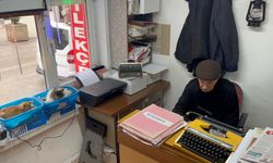 Eskişehir'de 65 senedir aynı mesleği yapıyor: 80 yıllık daktilolarla yuvaları kurtarıyor