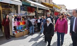 Ayşe Ünlüce, vatandaşlarla bayram heyecanını paylaştı