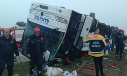Bayramın ilk günü acı haber! Yolcu otobüsü devrildi: Ölü ve yaralılar var