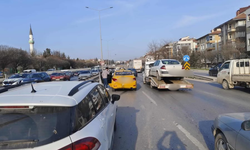 Eskişehir Çevre Yolu'nda 3 araç birbirine girdi