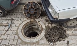 Eskişehir'de 4 senedir tıkanan kanalizasyonu mahalle sakinleri açıyor