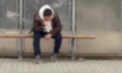 Eskişehir'deki okulun yakınında korkutan manzara: Otobüs durağında madde kullandı