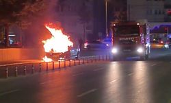 Eskişehir'de gece yarısı panik anları: Araç alev alev yandı