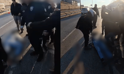 Eskişehir'de motokuryeye çarpan otomobil sürücüsü kaçtı: Kurye kanlar içinde yere savruldu