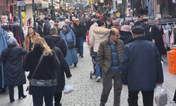 Eskişehir'de yazdan kalma bir gün! Güneşli havayı fırsat bilenler çarşıya akın etti