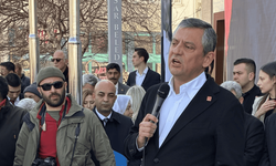 Özgür Özel'den Sivrihisar'da sert mesaj: "Onu tehdit edenlerin alnını karışlarız"