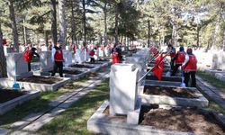 Eskişehir'deki şehit kabirleri bayram ve anma günü öncesi temizlendi