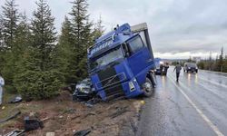 Eskişehir'de TIR otomobili altına aldı: 43 yaşındaki kadın hayatını kaybetti