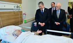 Vali Yılmaz bayram ziyaretlerini sürdürüyor: Tedavi gören hastaları unutmadı