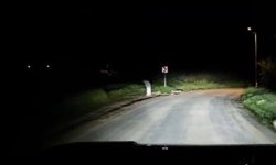 Eskişehir'de korku filmini aratmayan anlar! Gece vakti çarşaf giyerek arabaların peşinden koşuyor