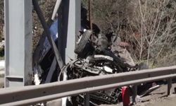 Son dakika: Halk otobüsü üst geçide çarptı! 4 ölü, 13 yaralı