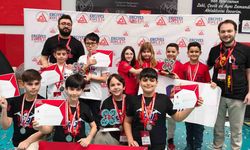 Eskişehirli öğrencilerden üstün başarı: Çağdaş Okulları, Türkiye Drone Turnuvasında 3 kupa birden kazandılar