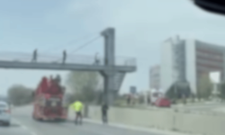 Eskişehir'de üst geçite çıkıp canına kıymaya kalktı