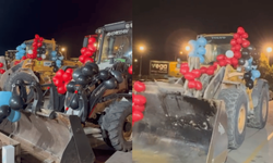 Eskişehir'de tahliye için gönderilen kepçeleri balonla süsledi, dekor yaptı