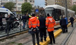 Eskişehir'de tramvayın çarptığı kadın yaralandı