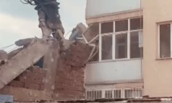 Eskişehir'de bu kez de evin balkonunu yıktılar