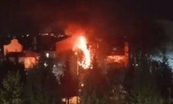 Eskişehir'de binada çıkan yangın diğer apartmanlara sıçradı: Alev alev yandı