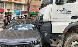 Eskişehir'de faciadan dönüldü: Kamyon otomobili sürükledi