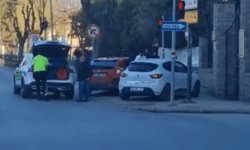 Eskişehir'de kaza: İki araç kaldırıma çıktı