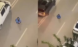 Eskişehir'de şaşırtan olay: Kadın yol ortasında oturdu