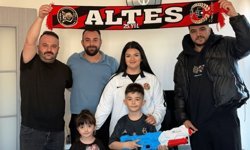 Kumbarasından çıkan parayı Eskişehirspor'a bağışlamıştı! Minik taraftara anlamlı jest