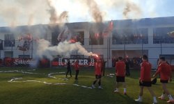 Eskişehirspor taraftarı rövanş maçı öncesi takıma moral verdi